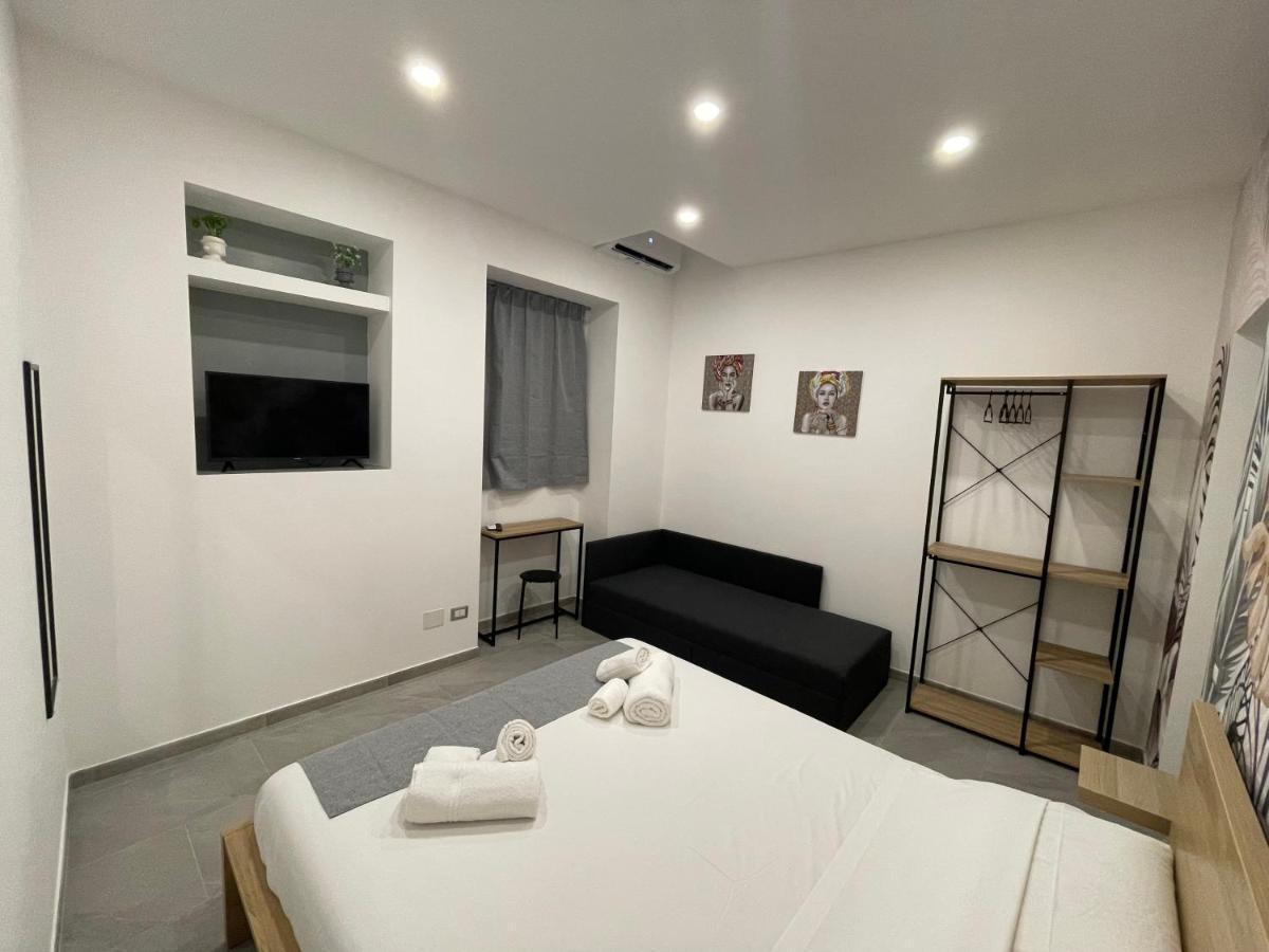 Il Vicolo Di Paola Apartment คาตาเนีย ภายนอก รูปภาพ