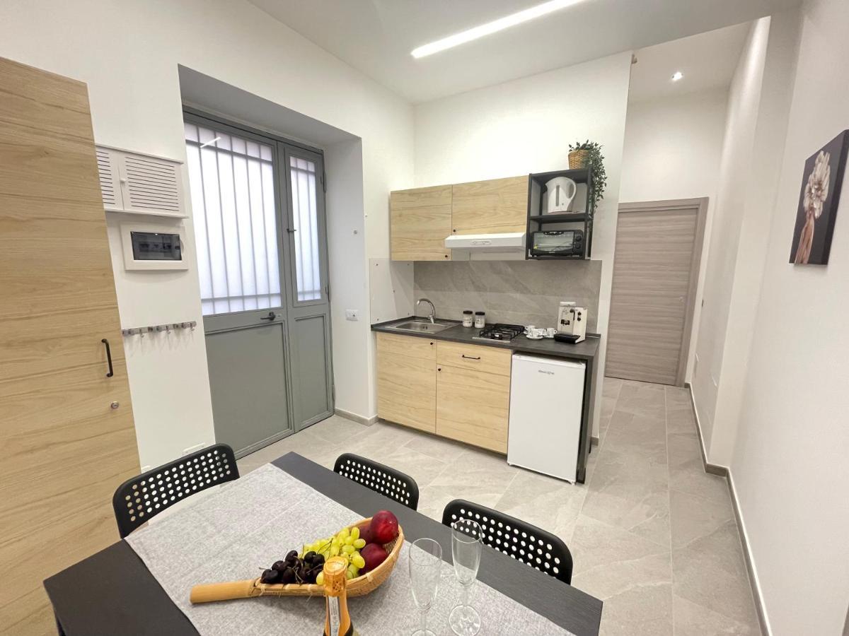 Il Vicolo Di Paola Apartment คาตาเนีย ภายนอก รูปภาพ