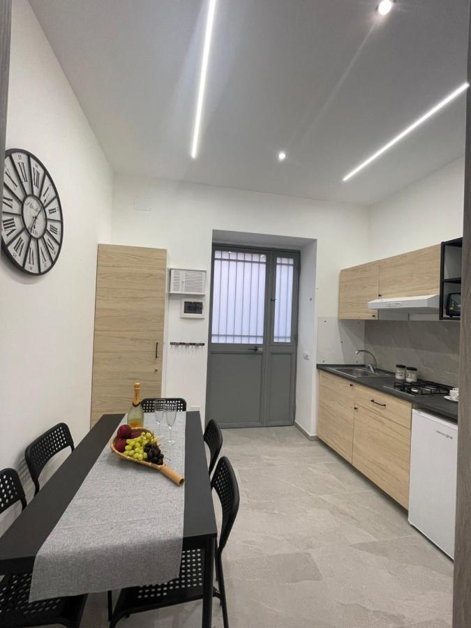Il Vicolo Di Paola Apartment คาตาเนีย ภายนอก รูปภาพ